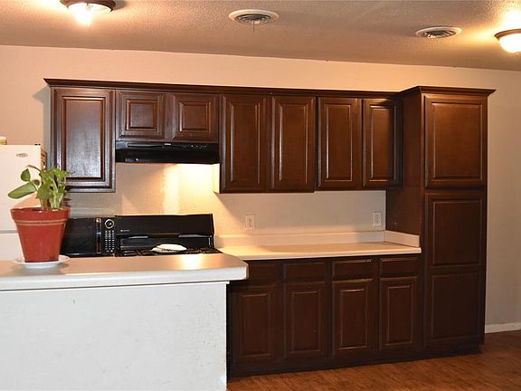 2nd image of 884 Russell Ln