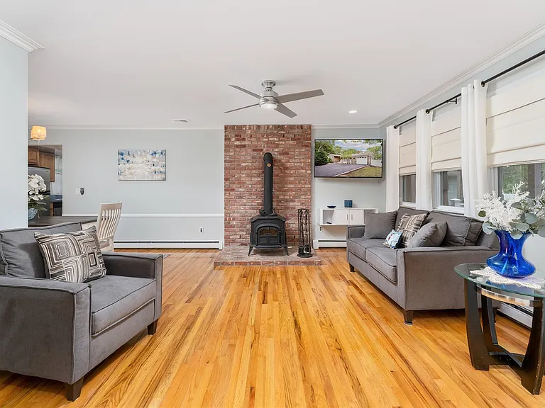 8 Wakeman Ct — Photo 5
