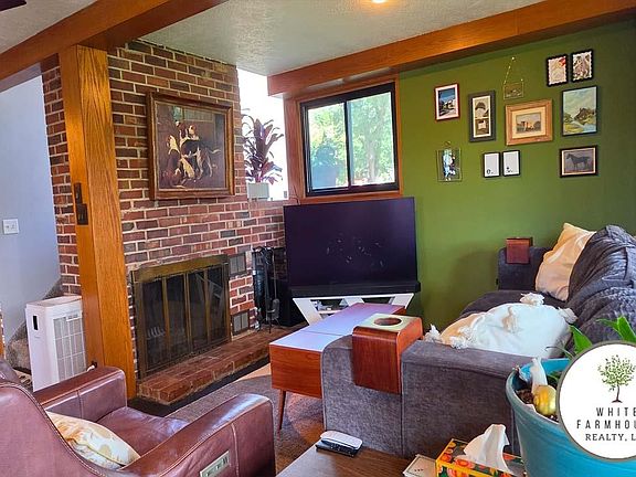 3rd image of 505 E 10th St