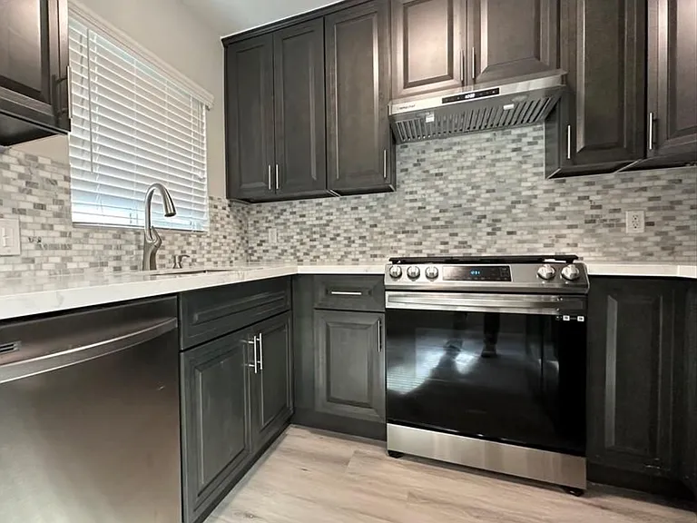 41 N Sierra Bonita Ave #D — Photo 2