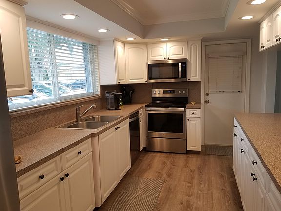 2nd image of 28 Ridgewood Cir