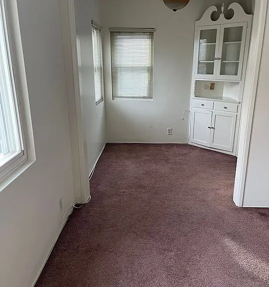 811 1/2 E Nutwood St #1/2 — Photo 6