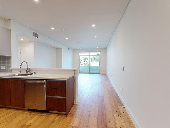 2nd image of 938 S Orange Grove Ave #202