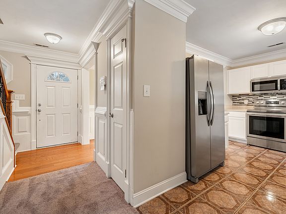 4th image of 115 Knightwood Dr