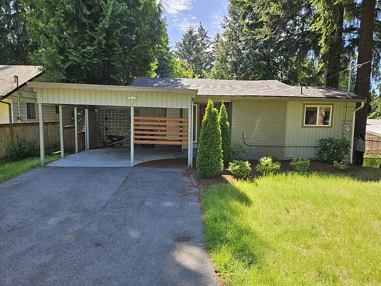 12747 12th Ave NE — Photo 1