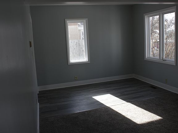 3rd image of 27 Monroe St
