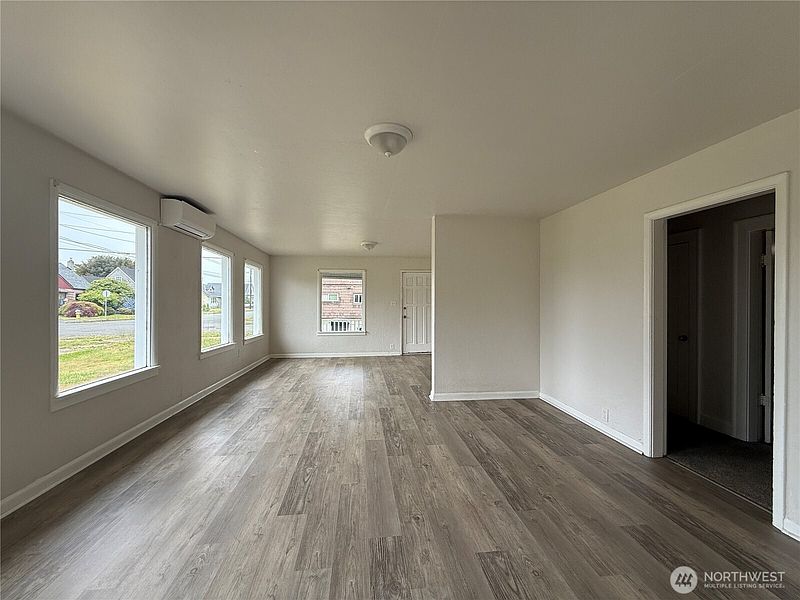4th image of 519 28th Street