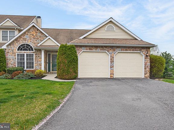 2nd image of 108 Fountain Dr #5