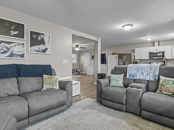 5th image of 107 Meridale St