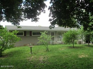 725 Wright St, Jonesville, MI 49250