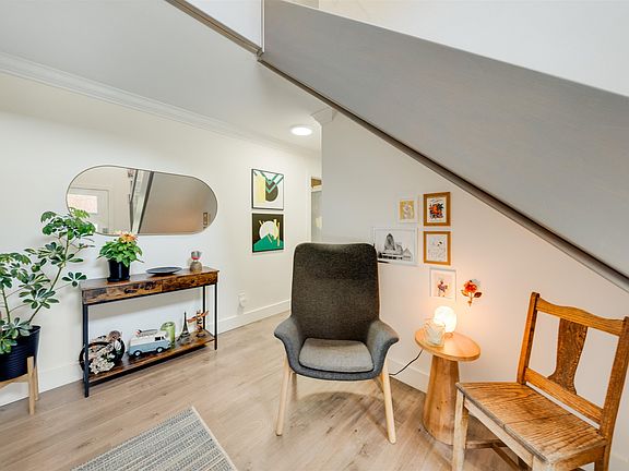 3rd image of 3907 Bayridge Pl