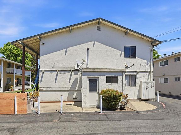 5th image of 1745 Ross Cir