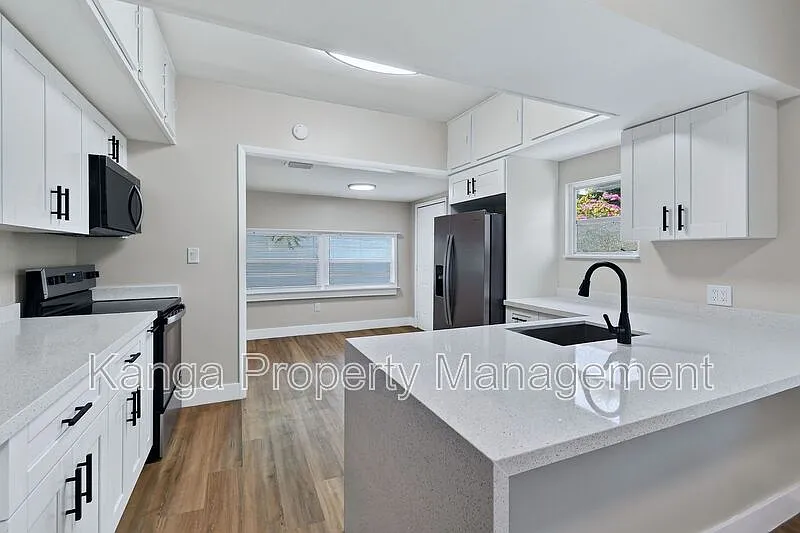 3 bed, 2.0 bath, 1274 sqft, $2,895 — Photo 2
