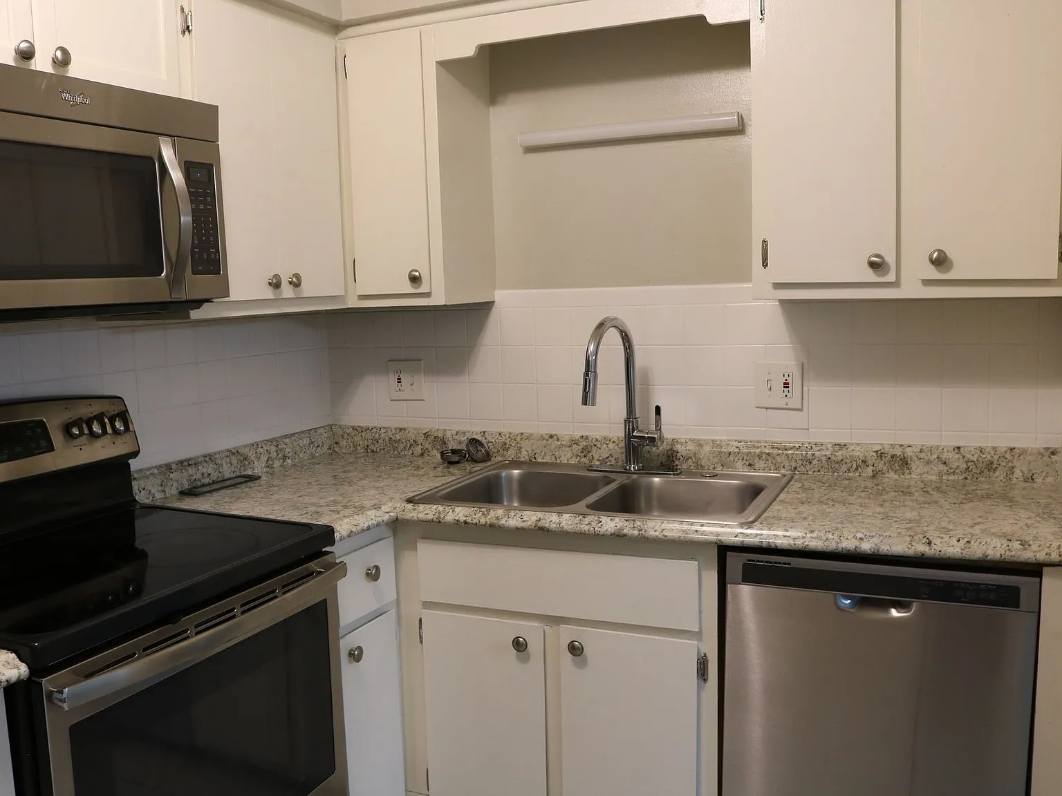 Monteclaire Apartments/HLF Investments MO LLC — Photo 3