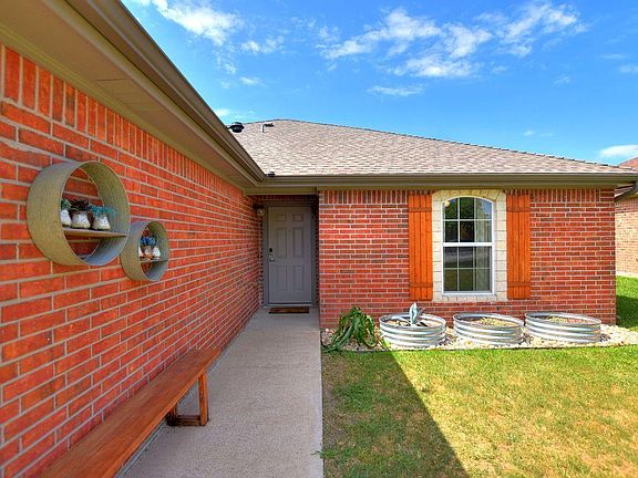 3rd image of 248 Corn Hill Dr