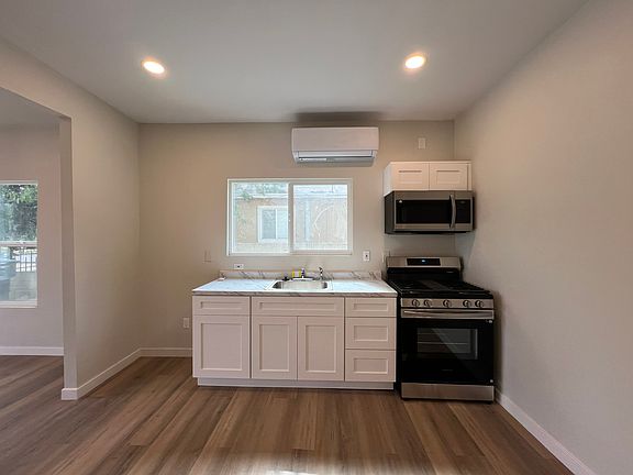 4th image of 3006 9th St #3008