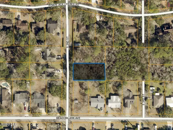 1816 S 2nd St, Ocean Springs, MS 39564