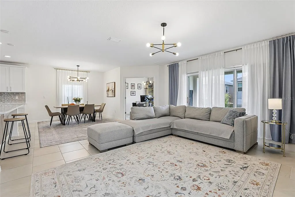 4 bed, 2.5 bath, 2956 sqft, $3,500 — Photo 3