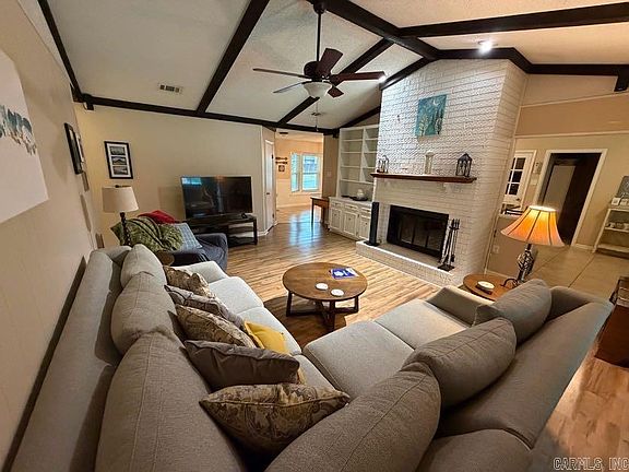 2nd image of 117 Shadow Oaks Dr