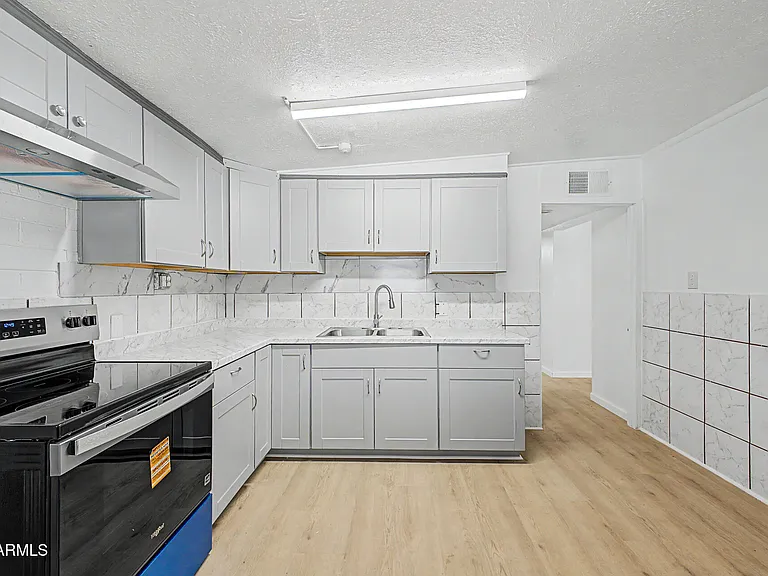 2038 E Lemon St — Photo 8