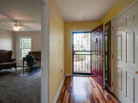 4th image of 716 Mount Carmel Pl