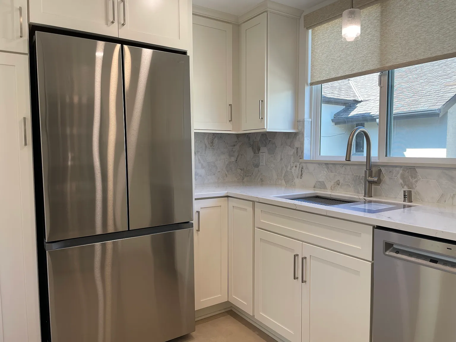 2 bed, 1273 sqft, $5,200 — Photo 2