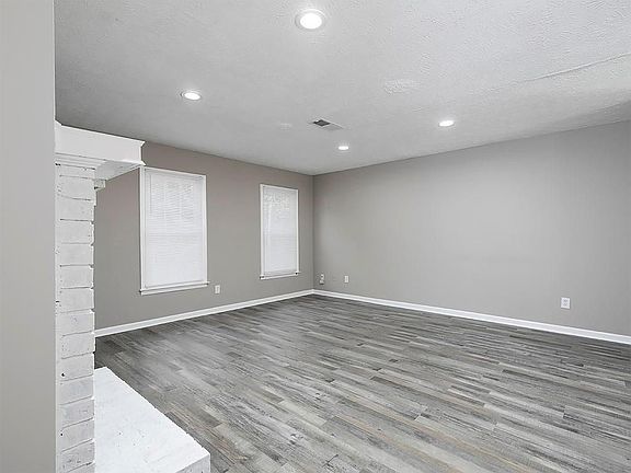 5th image of 2763 Northwood Ct SW
