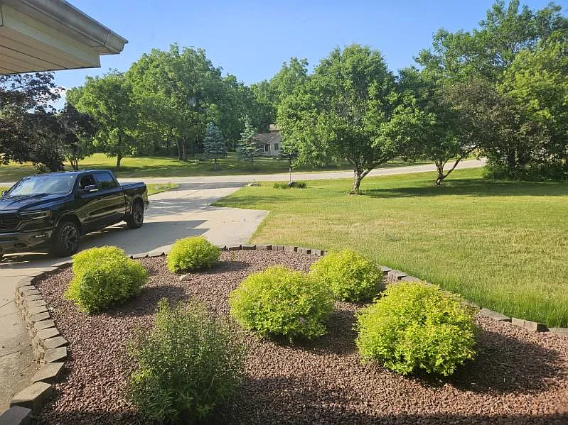 3 bed, 2400 sqft, $2,475 — Photo 2
