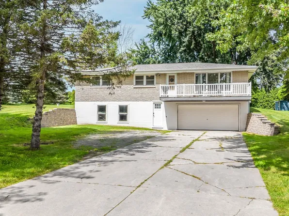 1030 E Edgewood Dr, Appleton, WI 54913