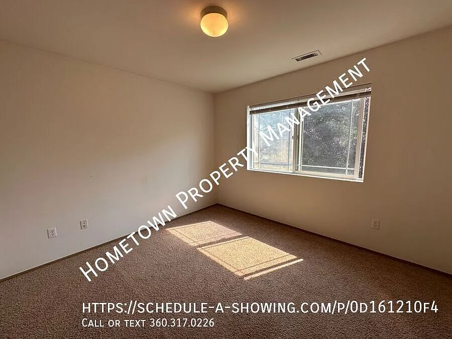 Dupont Beauty! 3 Bedroom plus Bonus Room - Available NOW! — Photo 3