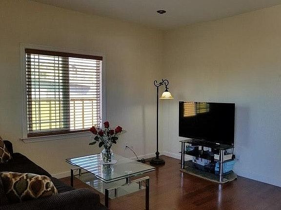 3rd image of 310 S Buena Vista Ave