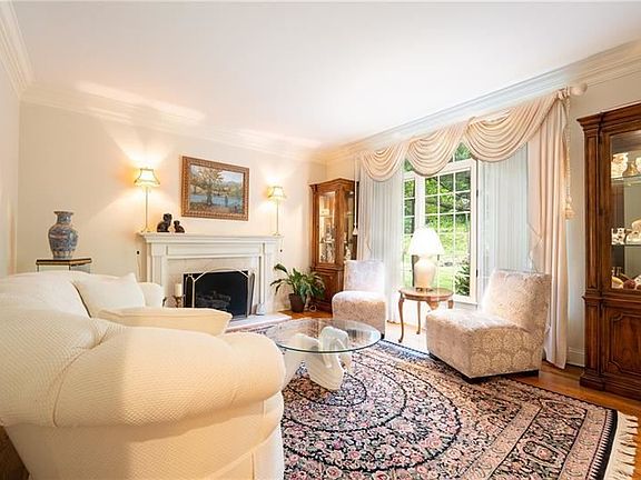 4th image of 1800 Woodlands Cir
