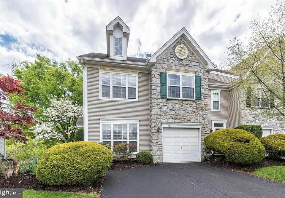 1st image of 108 Ascot Ct