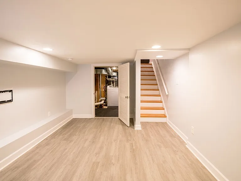 2033 Manton St — Photo 26
