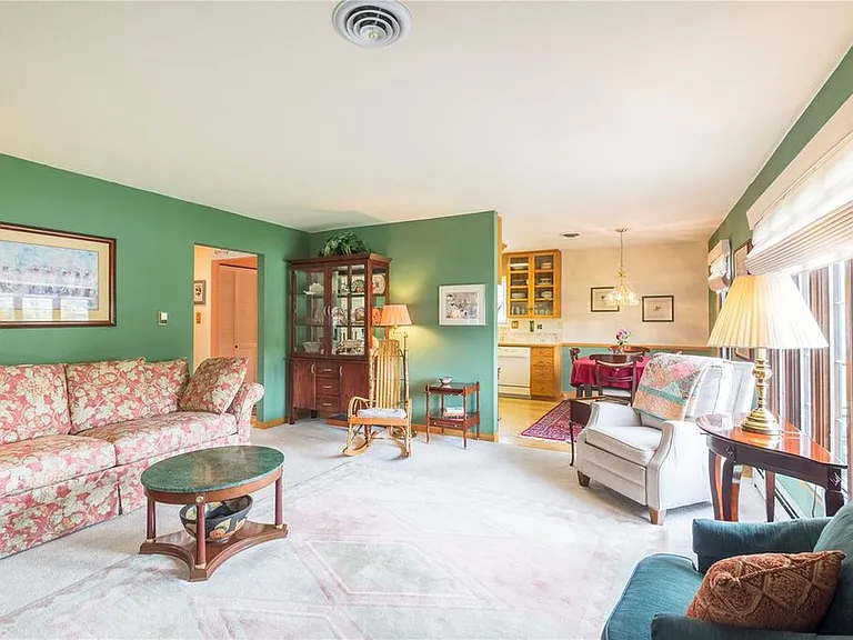 17 E Logan Ave — Photo 27