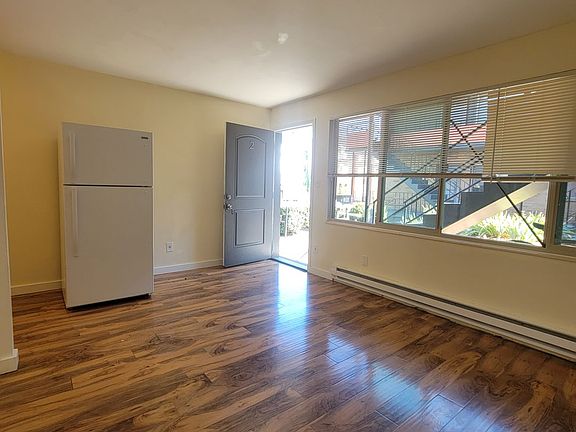 2nd image of 5227 Brooklyn Ave NE #52332