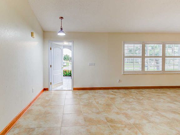 5th image of 1617 SE Blackwell Dr