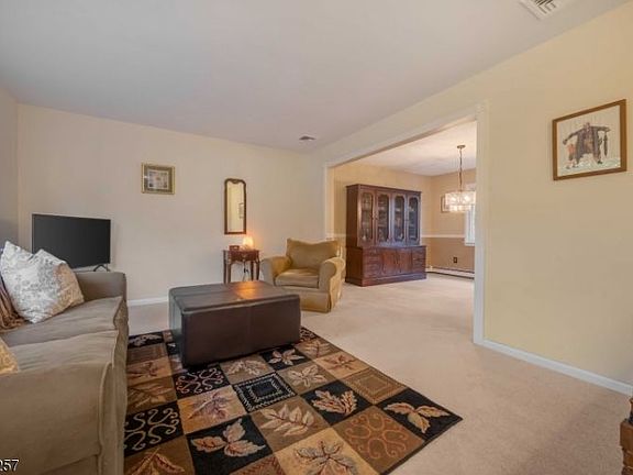 3rd image of 8 Lauren Ln