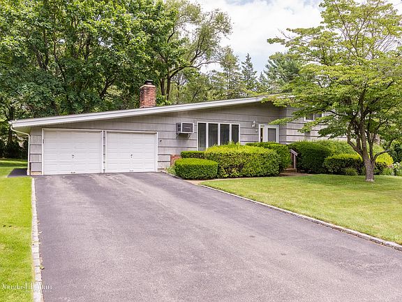 2nd image of 8 Edwards Ln