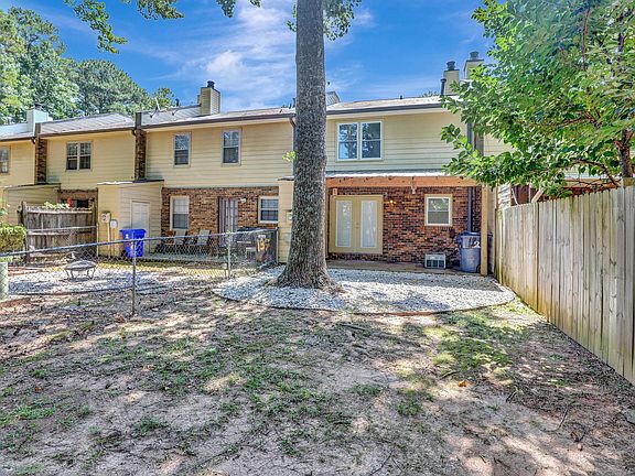 5th image of 139 Forrest Ave