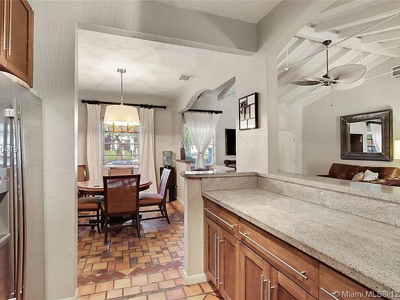 4th image of 1560 Michigan Ave