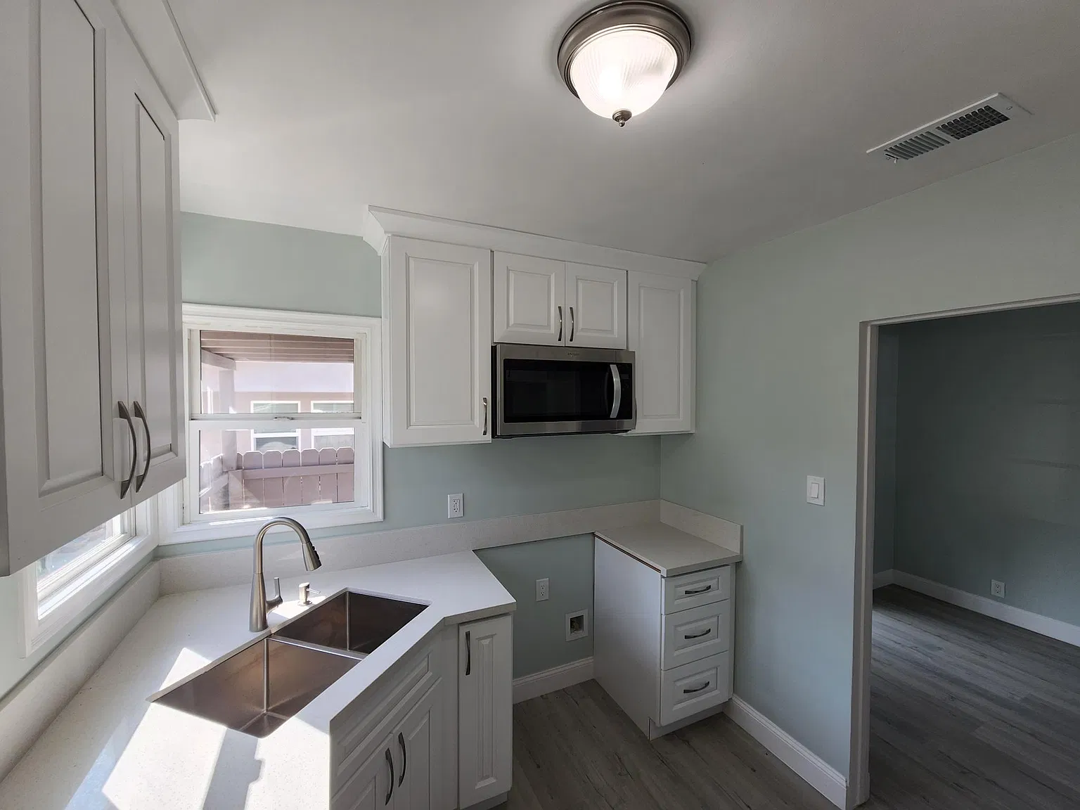 2 bed, 854 sqft, $3,000 — Photo 2