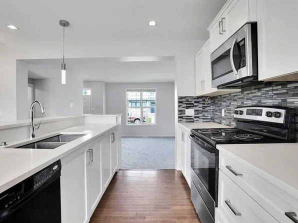 173 N Skyview Springs Cres NE, Calgary, AB T3N 0B8