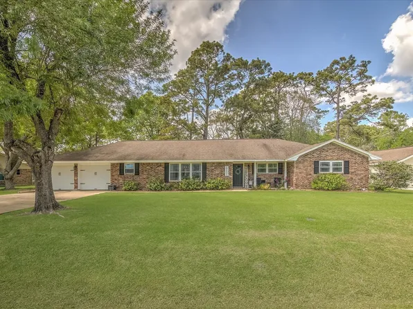 12403 Cherry Point Dr, Mont Belvieu, TX 77535