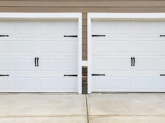 2nd image of 402 Scarlet Leaf Ln