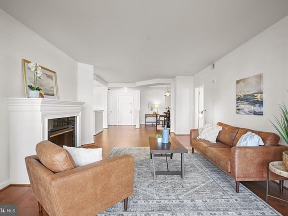 4th image of 485 Harbor Side St APT 405