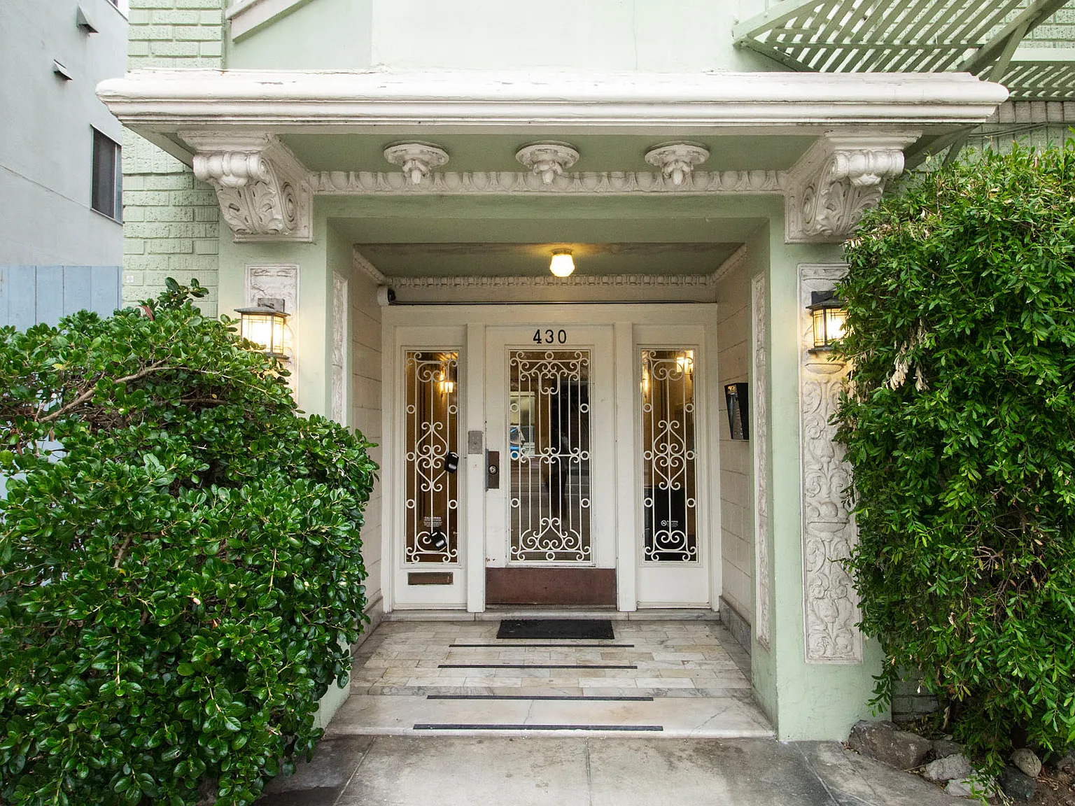 430 Baker — Photo 2