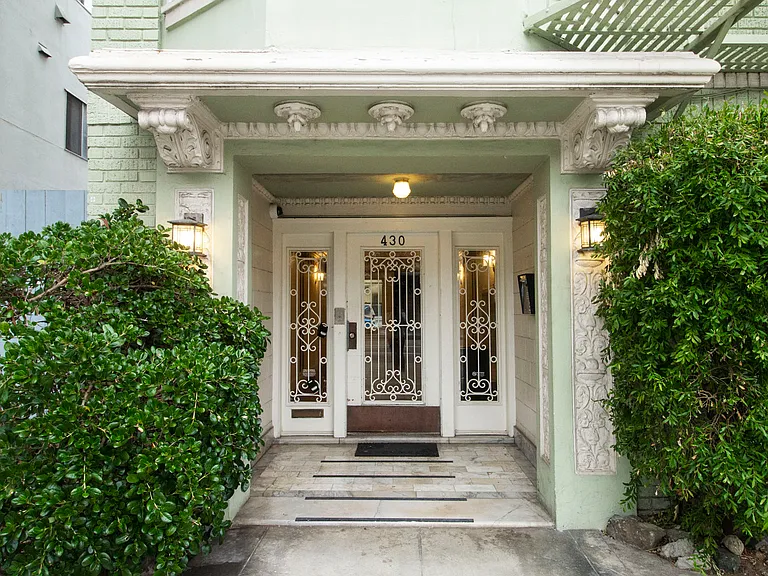 430 Baker — Photo 13
