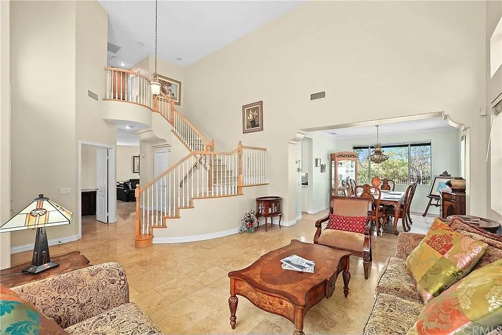 4 bed, 2854 sqft, $4,250 — Photo 4