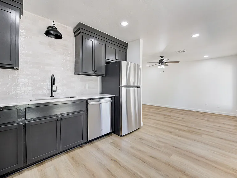 2212 Donna Dr — Photo 12